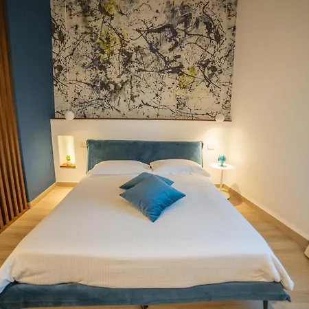 לינה וארוחת בוקר La Banchina Luxury 4*