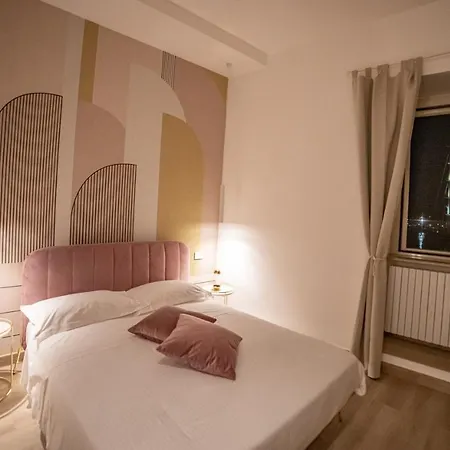 לינה וארוחת בוקר La Banchina Luxury 4*
