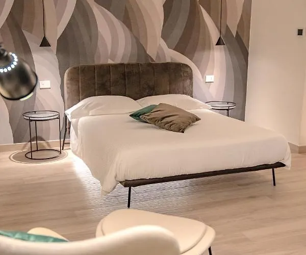 לינה וארוחת בוקר La Banchina Luxury 4*